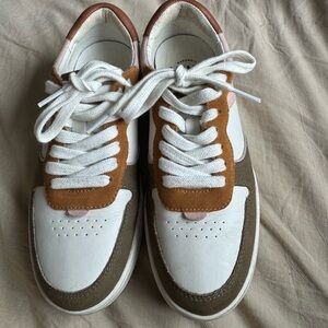 Stylish Men's White and Brown Sneakers